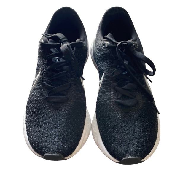 Nike React Flyknit running shoes - Picture 6 of 11